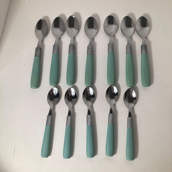 Vintage Cambridge Dinner Spoons Green Stainless Flatware Plastic Handle 7 TBS, 5 - Picture 1 of 6